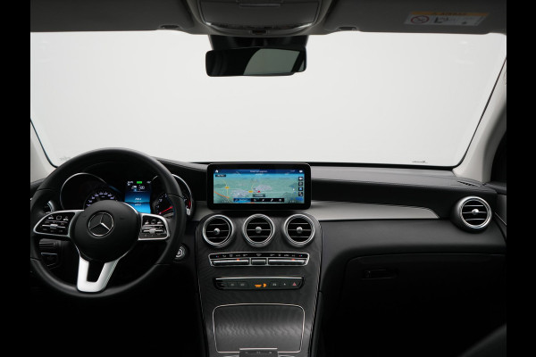 Mercedes-Benz GLC 300e 4MATIC Premium PHEV 320pk Dealer O.H. | Panodak | Camera | Sfeerverlichting | Sportstoelen Verwarmd | Apple Carplay | Navigatie | DAB | Plug In Hybrid |