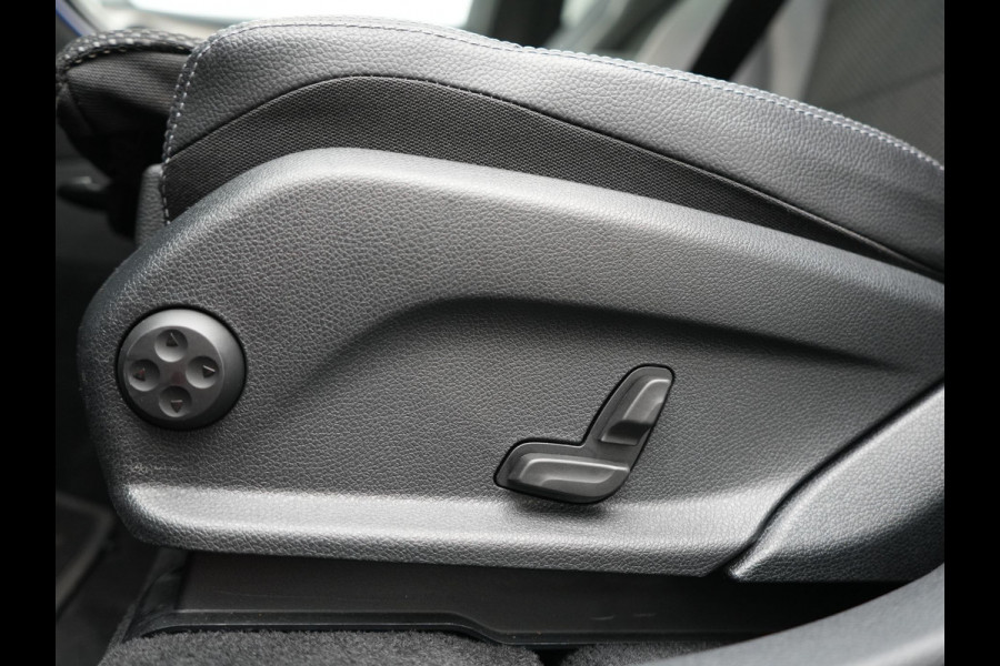 Mercedes-Benz GLC 300e 4MATIC Premium PHEV 320pk Dealer O.H. | Panodak | Camera | Sfeerverlichting | Sportstoelen Verwarmd | Apple Carplay | Navigatie | DAB | Plug In Hybrid |