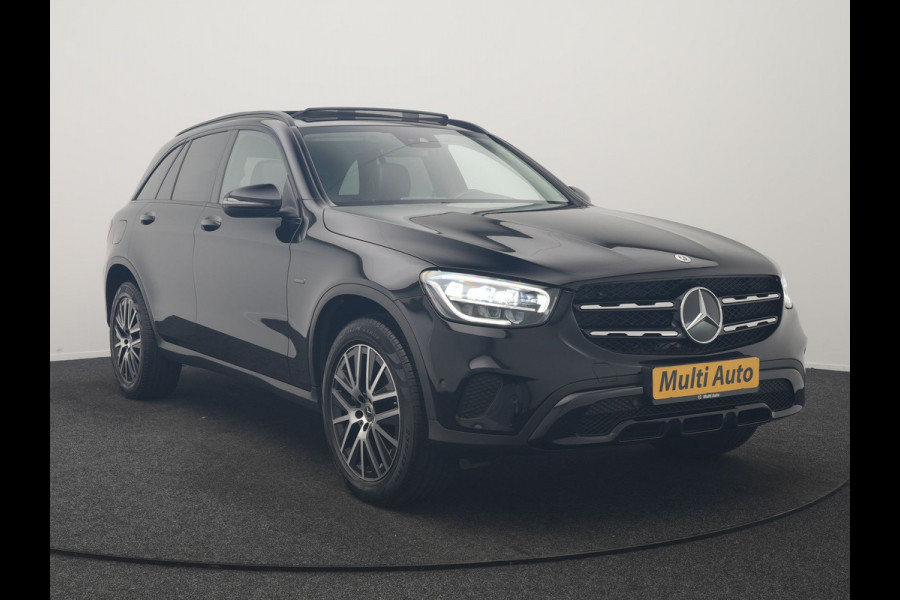 Mercedes-Benz GLC 300e 4MATIC Premium PHEV 320pk Dealer O.H. | Panodak | Camera | Sfeerverlichting | Sportstoelen Verwarmd | Apple Carplay | Navigatie | DAB | Plug In Hybrid |