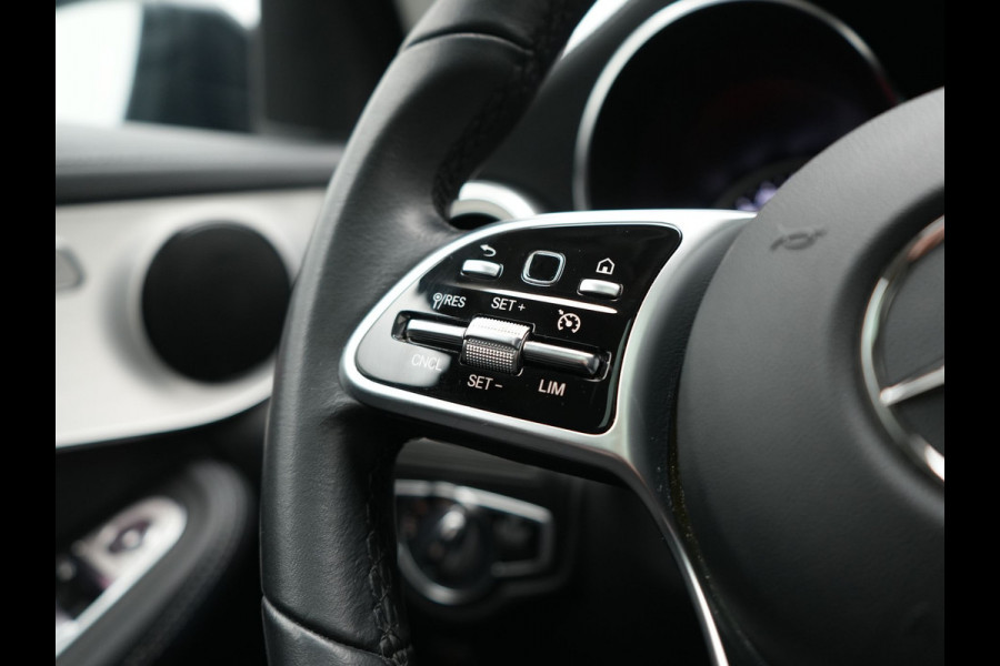 Mercedes-Benz GLC 300e 4MATIC Premium PHEV 320pk Dealer O.H. | Panodak | Camera | Sfeerverlichting | Sportstoelen Verwarmd | Apple Carplay | Navigatie | DAB | Plug In Hybrid |