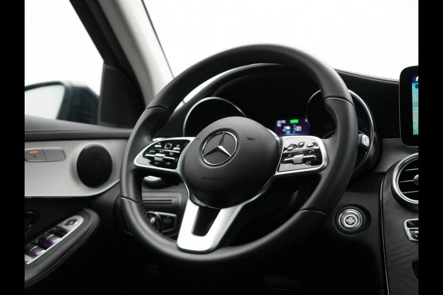 Mercedes-Benz GLC 300e 4MATIC Premium PHEV 320pk Dealer O.H. | Panodak | Camera | Sfeerverlichting | Sportstoelen Verwarmd | Apple Carplay | Navigatie | DAB | Plug In Hybrid |