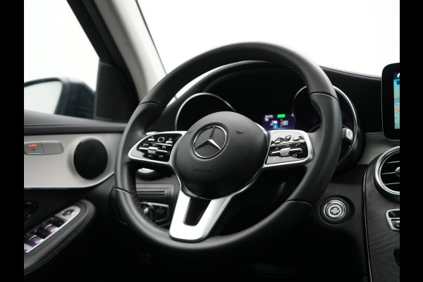 Mercedes-Benz GLC 300e 4MATIC Premium PHEV 320pk Dealer O.H. | Panodak | Camera | Sfeerverlichting | Sportstoelen Verwarmd | Apple Carplay | Navigatie | DAB | Plug In Hybrid |