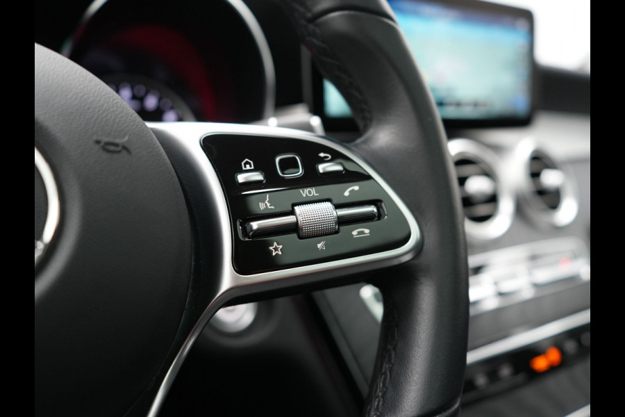 Mercedes-Benz GLC 300e 4MATIC Premium PHEV 320pk Dealer O.H. | Panodak | Camera | Sfeerverlichting | Sportstoelen Verwarmd | Apple Carplay | Navigatie | DAB | Plug In Hybrid |