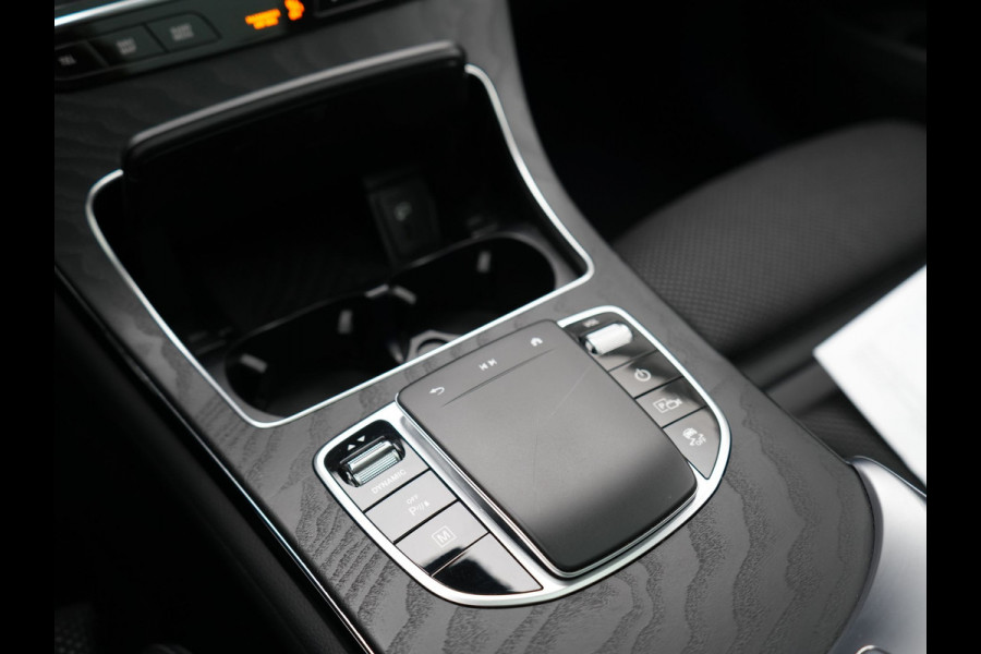 Mercedes-Benz GLC 300e 4MATIC Premium PHEV 320pk Dealer O.H. | Panodak | Camera | Sfeerverlichting | Sportstoelen Verwarmd | Apple Carplay | Navigatie | DAB | Plug In Hybrid |