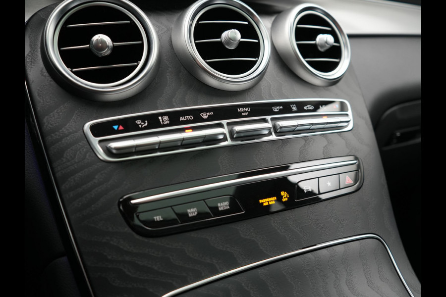 Mercedes-Benz GLC 300e 4MATIC Premium PHEV 320pk Dealer O.H. | Panodak | Camera | Sfeerverlichting | Sportstoelen Verwarmd | Apple Carplay | Navigatie | DAB | Plug In Hybrid |