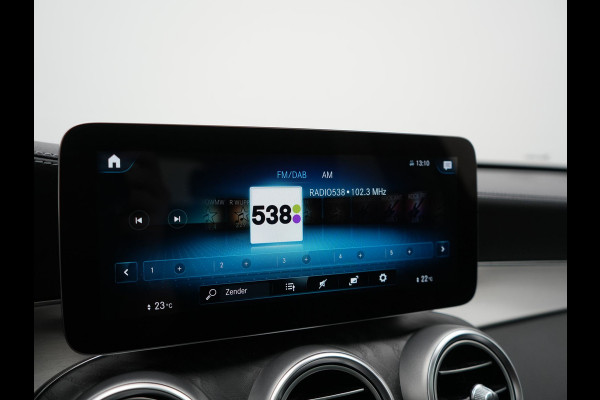 Mercedes-Benz GLC 300e 4MATIC Premium PHEV 320pk Dealer O.H. | Panodak | Camera | Sfeerverlichting | Sportstoelen Verwarmd | Apple Carplay | Navigatie | DAB | Plug In Hybrid |