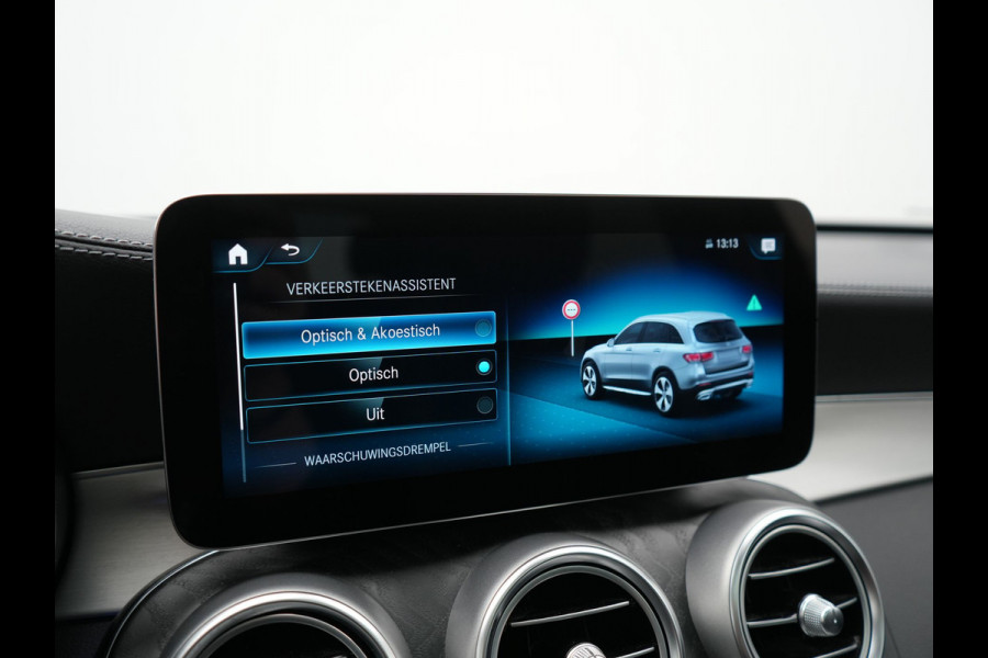 Mercedes-Benz GLC 300e 4MATIC Premium PHEV 320pk Dealer O.H. | Panodak | Camera | Sfeerverlichting | Sportstoelen Verwarmd | Apple Carplay | Navigatie | DAB | Plug In Hybrid |