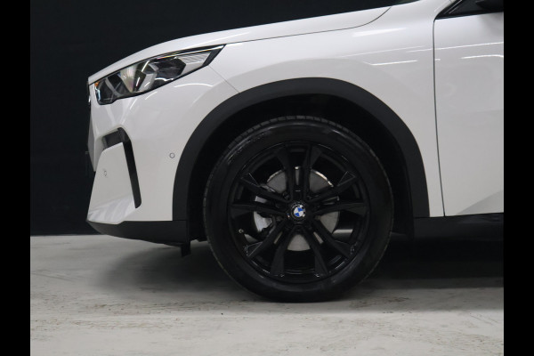 BMW iX2 eDrive20 67 kWh [APPLE CARPLAY, ANDROID, CRUISE CONTROL, DIGITAL DASH, CAMERA, PDC V+A, SPORT, CLIMATE CONTROL, ELEKTRISCHE ACHTERKLEP,  NAVIGATIE, BLUETOOTH, NIEUWSTAAT]