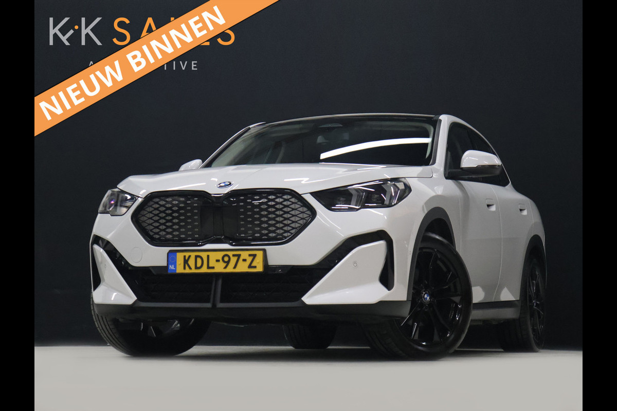 BMW iX2 eDrive20 67 kWh [APPLE CARPLAY, ANDROID, CRUISE CONTROL, DIGITAL DASH, CAMERA, PDC V+A, SPORT, CLIMATE CONTROL, ELEKTRISCHE ACHTERKLEP,  NAVIGATIE, BLUETOOTH, NIEUWSTAAT]