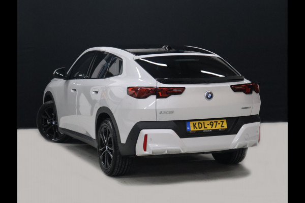 BMW iX2 eDrive20 67 kWh [APPLE CARPLAY, ANDROID, CRUISE CONTROL, DIGITAL DASH, CAMERA, PDC V+A, SPORT, CLIMATE CONTROL, ELEKTRISCHE ACHTERKLEP,  NAVIGATIE, BLUETOOTH, NIEUWSTAAT]