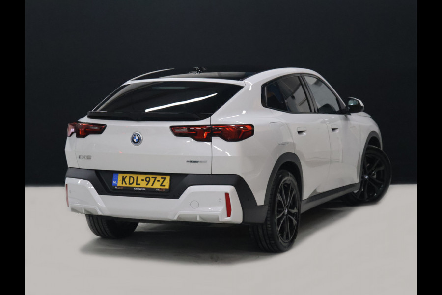 BMW iX2 eDrive20 67 kWh [APPLE CARPLAY, ANDROID, CRUISE CONTROL, DIGITAL DASH, CAMERA, PDC V+A, SPORT, CLIMATE CONTROL, ELEKTRISCHE ACHTERKLEP,  NAVIGATIE, BLUETOOTH, NIEUWSTAAT]