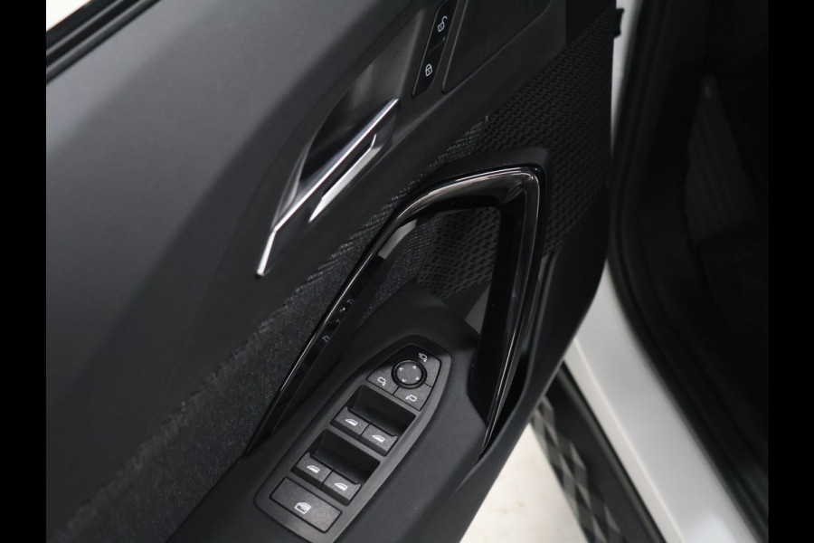 BMW iX2 eDrive20 67 kWh [APPLE CARPLAY, ANDROID, CRUISE CONTROL, DIGITAL DASH, CAMERA, PDC V+A, SPORT, CLIMATE CONTROL, ELEKTRISCHE ACHTERKLEP,  NAVIGATIE, BLUETOOTH, NIEUWSTAAT]