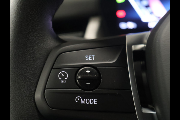 BMW iX2 eDrive20 67 kWh [APPLE CARPLAY, ANDROID, CRUISE CONTROL, DIGITAL DASH, CAMERA, PDC V+A, SPORT, CLIMATE CONTROL, ELEKTRISCHE ACHTERKLEP,  NAVIGATIE, BLUETOOTH, NIEUWSTAAT]