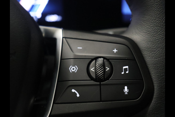 BMW iX2 eDrive20 67 kWh [APPLE CARPLAY, ANDROID, CRUISE CONTROL, DIGITAL DASH, CAMERA, PDC V+A, SPORT, CLIMATE CONTROL, ELEKTRISCHE ACHTERKLEP,  NAVIGATIE, BLUETOOTH, NIEUWSTAAT]