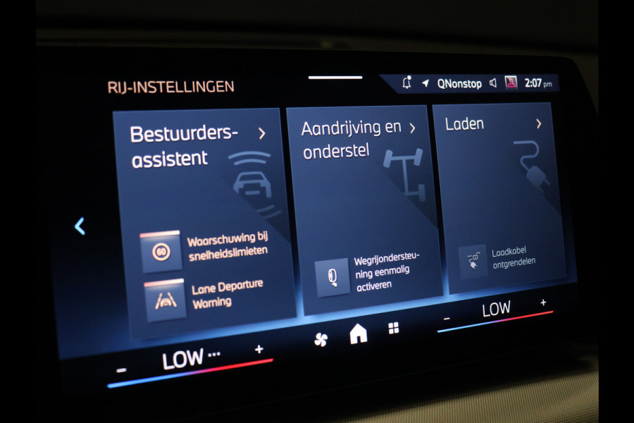 BMW iX2 eDrive20 67 kWh [APPLE CARPLAY, ANDROID, CRUISE CONTROL, DIGITAL DASH, CAMERA, PDC V+A, SPORT, CLIMATE CONTROL, ELEKTRISCHE ACHTERKLEP,  NAVIGATIE, BLUETOOTH, NIEUWSTAAT]