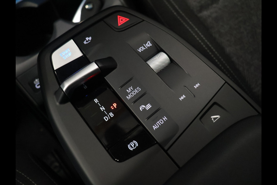 BMW iX2 eDrive20 67 kWh [APPLE CARPLAY, ANDROID, CRUISE CONTROL, DIGITAL DASH, CAMERA, PDC V+A, SPORT, CLIMATE CONTROL, ELEKTRISCHE ACHTERKLEP,  NAVIGATIE, BLUETOOTH, NIEUWSTAAT]