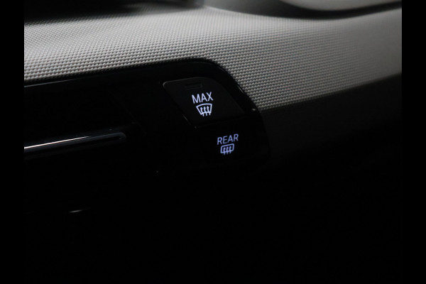 BMW iX2 eDrive20 67 kWh [APPLE CARPLAY, ANDROID, CRUISE CONTROL, DIGITAL DASH, CAMERA, PDC V+A, SPORT, CLIMATE CONTROL, ELEKTRISCHE ACHTERKLEP,  NAVIGATIE, BLUETOOTH, NIEUWSTAAT]