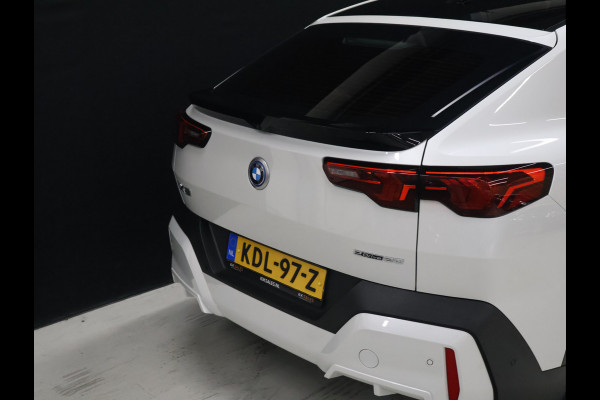 BMW iX2 eDrive20 67 kWh [APPLE CARPLAY, ANDROID, CRUISE CONTROL, DIGITAL DASH, CAMERA, PDC V+A, SPORT, CLIMATE CONTROL, ELEKTRISCHE ACHTERKLEP,  NAVIGATIE, BLUETOOTH, NIEUWSTAAT]
