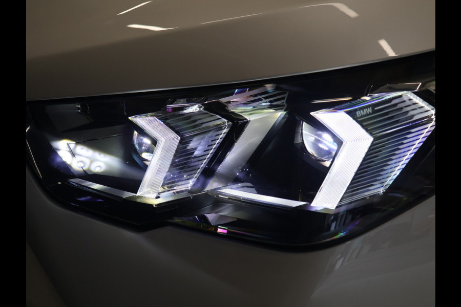 BMW iX2 eDrive20 67 kWh [APPLE CARPLAY, ANDROID, CRUISE CONTROL, DIGITAL DASH, CAMERA, PDC V+A, SPORT, CLIMATE CONTROL, ELEKTRISCHE ACHTERKLEP,  NAVIGATIE, BLUETOOTH, NIEUWSTAAT]