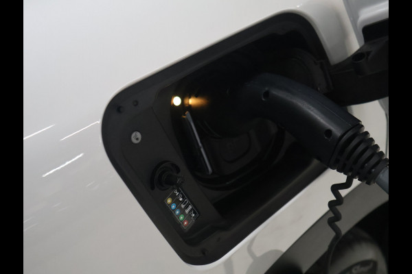 BMW iX2 eDrive20 67 kWh [APPLE CARPLAY, ANDROID, CRUISE CONTROL, DIGITAL DASH, CAMERA, PDC V+A, SPORT, CLIMATE CONTROL, ELEKTRISCHE ACHTERKLEP,  NAVIGATIE, BLUETOOTH, NIEUWSTAAT]