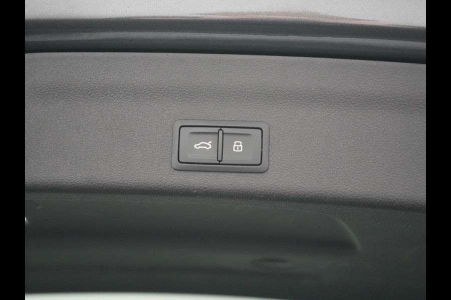 Audi A6 Avant 55 TFSI e Quattro 2x S Line PHEV 367pk Dealer O.H. | Trekhaak Af Fabriek | Panodak | Matrix LED | Alcantara Sportstoelen Memory & Verwarmd | Camera | Keyless | 20"L.M | Navigatie | DAB | Cruise Control | Plug In Hybrid |