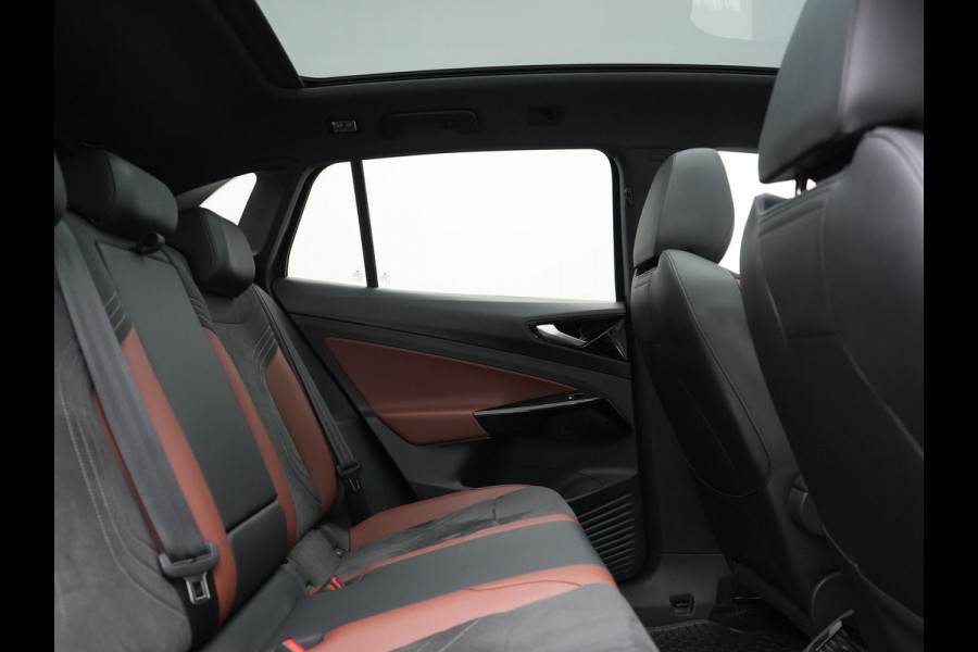 Volkswagen ID.4 Tech 77 kWh 204pk Dealer O.H. | Panodak | Adaptive Cruise | Head Up | 360 Camera | Warmtepomp | IQ Light | Alcantara Sportstoelen Memory & Massage | Stoelen & Stuur Verwarmd | Sfeerverlichting | Keyless | BLIS | 20"L.M |