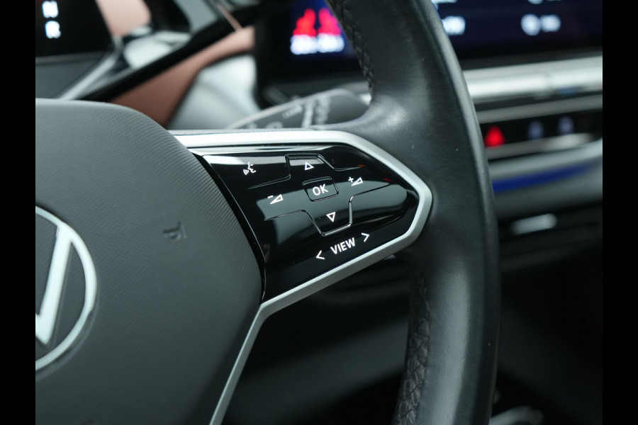 Volkswagen ID.4 Tech 77 kWh 204pk Dealer O.H. | Panodak | Adaptive Cruise | Head Up | 360 Camera | Warmtepomp | IQ Light | Alcantara Sportstoelen Memory & Massage | Stoelen & Stuur Verwarmd | Sfeerverlichting | Keyless | BLIS | 20"L.M |