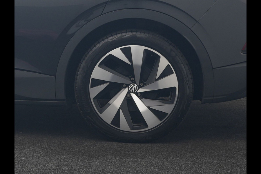 Volkswagen ID.4 Tech 77 kWh 204pk Dealer O.H. | Panodak | Adaptive Cruise | Head Up | 360 Camera | Warmtepomp | IQ Light | Alcantara Sportstoelen Memory & Massage | Stoelen & Stuur Verwarmd | Sfeerverlichting | Keyless | BLIS | 20"L.M |