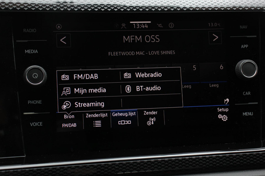 Volkswagen Taigo 1.0 TSI 110pk Automaat Life Navigatie Apple Carplay/Android Auto Wireless Adaptive Cruise Control Parkeersensoren Camera Blind Spot Assist Park Assist Afneembare trekhaak Stoelverwarming Virtual Cockpit Ledverlichting Climatronic