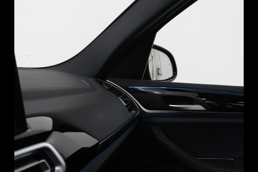 BMW iX3 M Sport Executive 80 kWh | SOH 93,8% | Panoramadak | Leder | Stoelverwarming | Adaptive cruise | Carplay | Sfeerverlichting | Camera | Park assist | Elektrische achterklep | PHEV