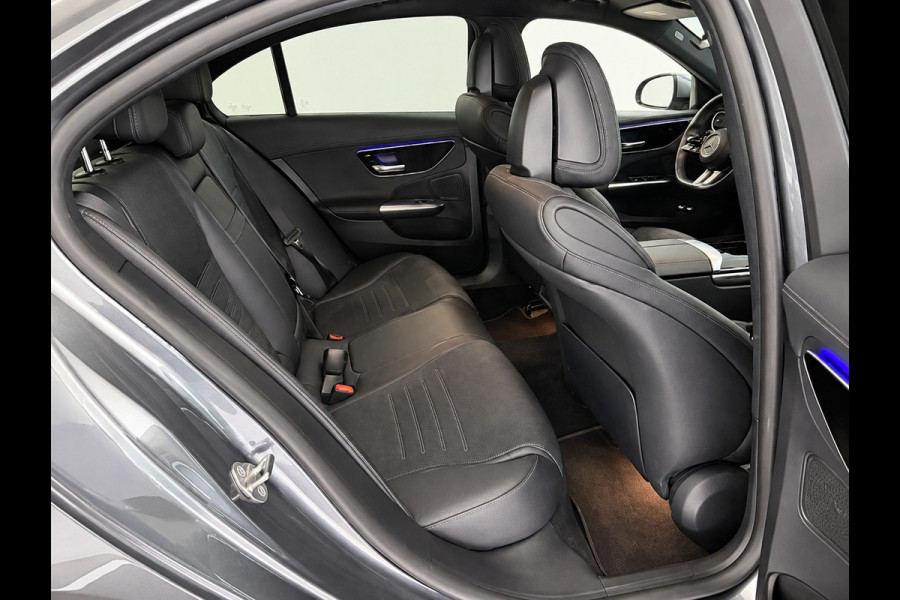 Mercedes-Benz C-Klasse 300 e AMG Line | Stoelverwarming | Camera | Ambiance Verlichting | Dodehoekdetectie | Cruise Control | Apple Carplay | Navigatie | Climate Control | Keyless