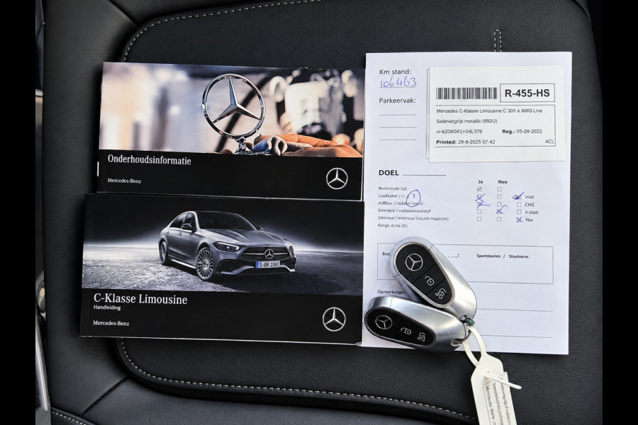 Mercedes-Benz C-Klasse 300 e AMG Line | Stoelverwarming | Camera | Ambiance Verlichting | Dodehoekdetectie | Cruise Control | Apple Carplay | Navigatie | Climate Control | Keyless