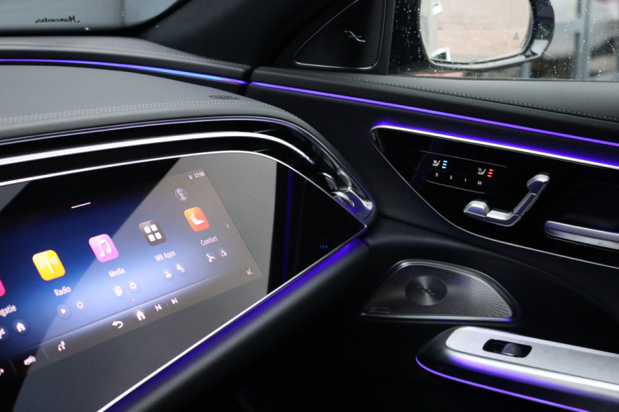 Mercedes-Benz E-Klasse 300 e AMG Line | Luchtvering | Hyperscreen | Achterasbesturing | Burmester | Stoelventilatie | Vlakkenverwarming | Massage | Distronic+ | Digital Light |