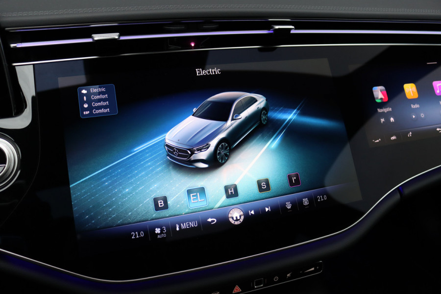 Mercedes-Benz E-Klasse 300 e AMG Line | Luchtvering | Hyperscreen | Achterasbesturing | Burmester | Stoelventilatie | Vlakkenverwarming | Massage | Distronic+ | Digital Light |