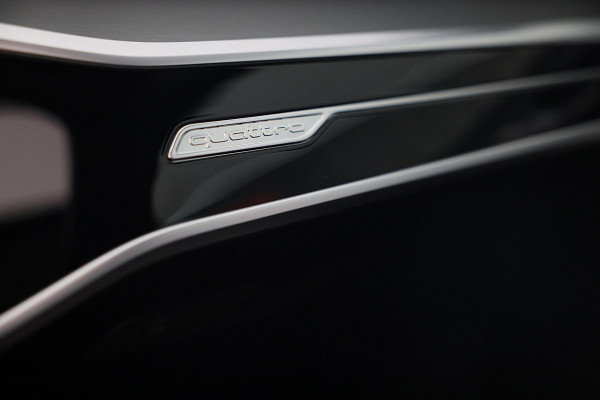 Audi A6 Avant 55 TFSI e Quattro RS6 Look / Head Up / B & O / Elek Stoelen / Memory / Acc / F1 / Lane Assist / Open Pano / 22 Inch