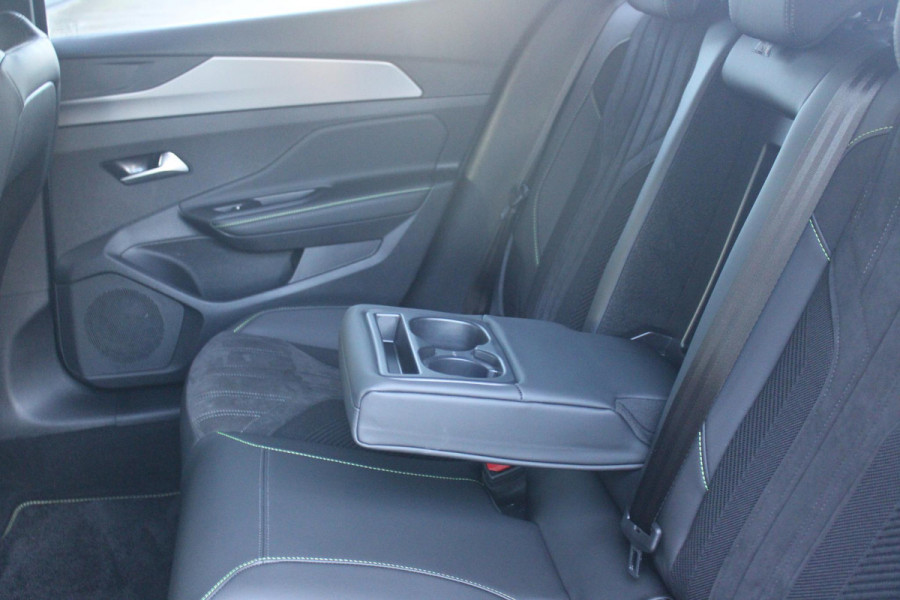 Peugeot 408 1.2 Hybrid 145PK AUTOMAAT GT | 360° CAMERA | ELEKTRISCH VERSTELBARE BESTUURDERSSTOEL MET GEHEUGEN EN VERSTELBARE ZITVERLENGER | STOEL VERWARMING | STUURVERWARMING | LEDER / ALCANTARA | DODEHOEK DETECTIE | KEYLESS ENTRY/START | ADAPTIVE CRUISE CONTROL | NAVIGATIE | DRAADLOZE APPLE CARPLAY/ANDROID AUTO | PARKEERSENSOREN VOOR + ACHTER | LED MATRIX KOPLAMPEN | 19" LICHTMETALEN VELGEN | ELEKTRISCH BEDIENBARE ACHTERKLEP | CLIMATE CONTROL | STUUR VERWARMING |