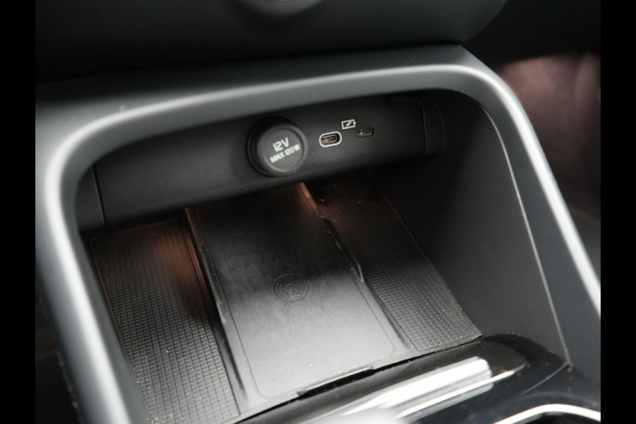 Volvo C40 Recharge Core 69 kWh 231pk Dealer O.H. | SOH 93,8% | Panodak | Camera | Google Assistent | Lederen Sportstoelen & Stuur Verwarmd | Apple Carplay | Cruise Control | Navigatie | DAB |