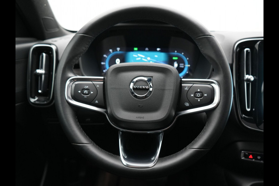 Volvo C40 Recharge Core 69 kWh 231pk Dealer O.H. | SOH 93,8% | Panodak | Camera | Google Assistent | Lederen Sportstoelen & Stuur Verwarmd | Apple Carplay | Cruise Control | Navigatie | DAB |