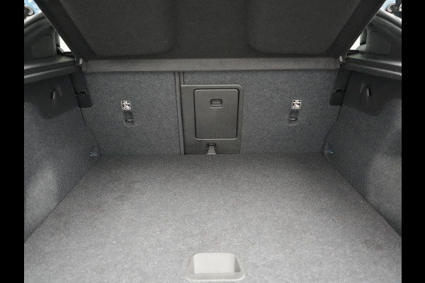 Volvo C40 Recharge Core 69 kWh 231pk Dealer O.H. | SOH 93,8% | Panodak | Camera | Google Assistent | Lederen Sportstoelen & Stuur Verwarmd | Apple Carplay | Cruise Control | Navigatie | DAB |