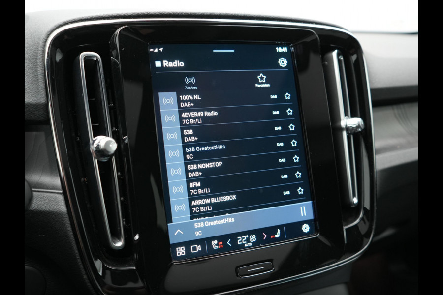 Volvo C40 Recharge Core 69 kWh 231pk Dealer O.H. | SOH 93,8% | Panodak | Camera | Google Assistent | Lederen Sportstoelen & Stuur Verwarmd | Apple Carplay | Cruise Control | Navigatie | DAB |