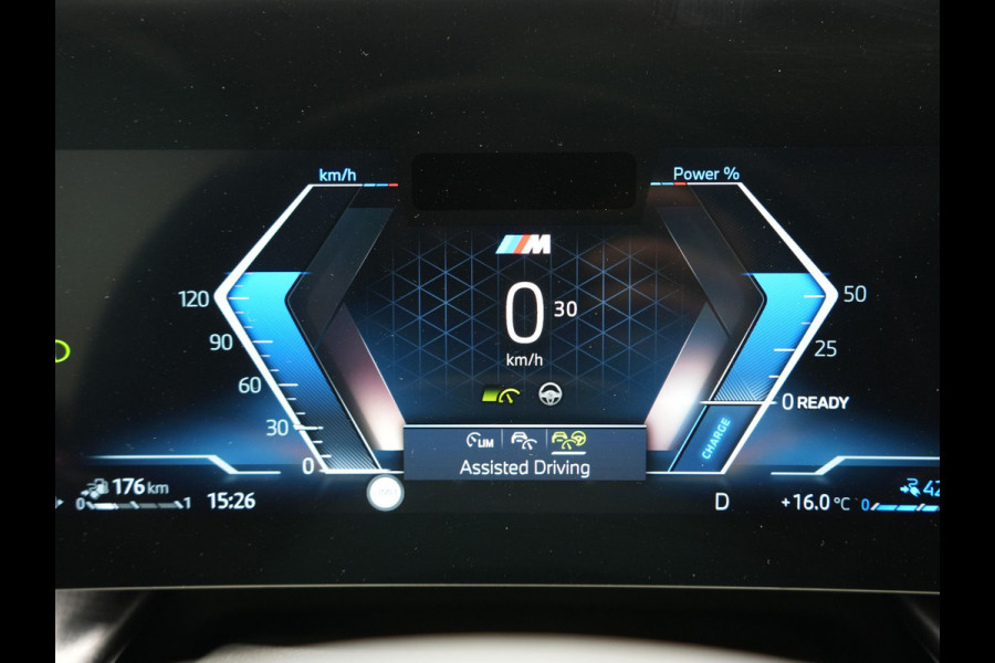 BMW X1 xDrive30e M Sport PHEV 326pk Dealer O.H. | SOH 95,9% | Trekhaak Af Fabriek | Panodak | Head Up | Adaptive Cruise | 360 Camera | Harman / Kardon | Alcantara Sportstoelen Massage & Memory | BLIS | Keyless | Stuur Verwarmd | Navigatie  Plug In Hybrid |
