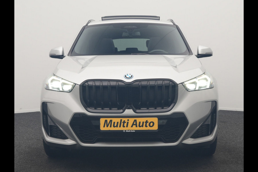 BMW X1 xDrive30e M Sport PHEV 326pk Dealer O.H. | SOH 95,9% | Trekhaak Af Fabriek | Panodak | Head Up | Adaptive Cruise | 360 Camera | Harman / Kardon | Alcantara Sportstoelen Massage & Memory | BLIS | Keyless | Stuur Verwarmd | Navigatie  Plug In Hybrid |