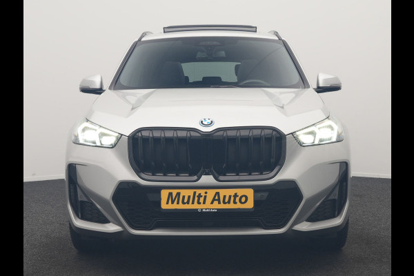 BMW X1 xDrive30e M Sport PHEV 326pk Dealer O.H. | SOH 95,9% | Trekhaak Af Fabriek | Panodak | Head Up | Adaptive Cruise | 360 Camera | Harman / Kardon | Alcantara Sportstoelen Massage & Memory | BLIS | Keyless | Stuur Verwarmd | Navigatie  Plug In Hybrid |