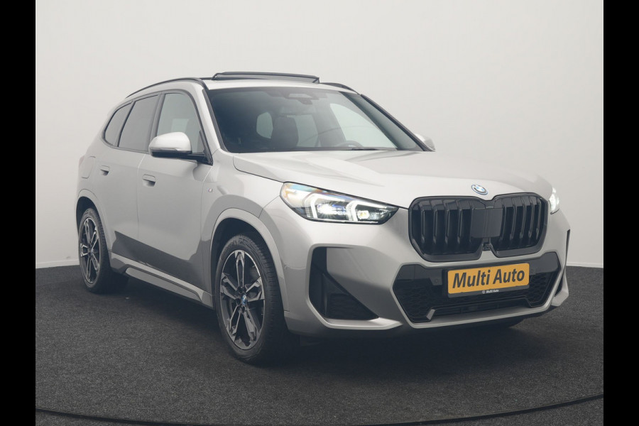 BMW X1 xDrive30e M Sport PHEV 326pk Dealer O.H. | SOH 95,9% | Trekhaak Af Fabriek | Panodak | Head Up | Adaptive Cruise | 360 Camera | Harman / Kardon | Alcantara Sportstoelen Massage & Memory | BLIS | Keyless | Stuur Verwarmd | Navigatie  Plug In Hybrid |