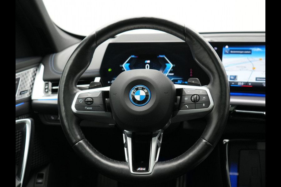 BMW X1 xDrive30e M Sport PHEV 326pk Dealer O.H. | SOH 95,9% | Trekhaak Af Fabriek | Panodak | Head Up | Adaptive Cruise | 360 Camera | Harman / Kardon | Alcantara Sportstoelen Massage & Memory | BLIS | Keyless | Stuur Verwarmd | Navigatie  Plug In Hybrid |