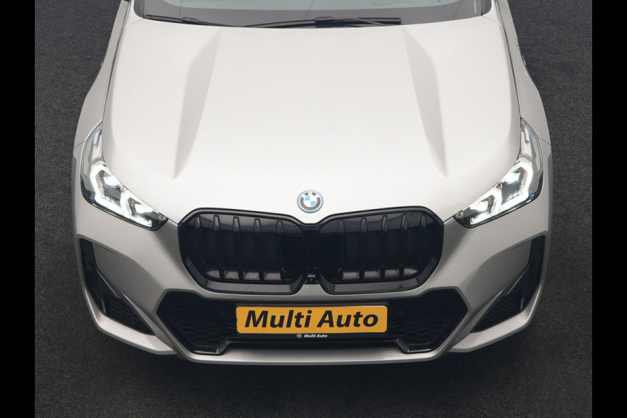 BMW X1 xDrive30e M Sport PHEV 326pk Dealer O.H. | SOH 95,9% | Trekhaak Af Fabriek | Panodak | Head Up | Adaptive Cruise | 360 Camera | Harman / Kardon | Alcantara Sportstoelen Massage & Memory | BLIS | Keyless | Stuur Verwarmd | Navigatie  Plug In Hybrid |