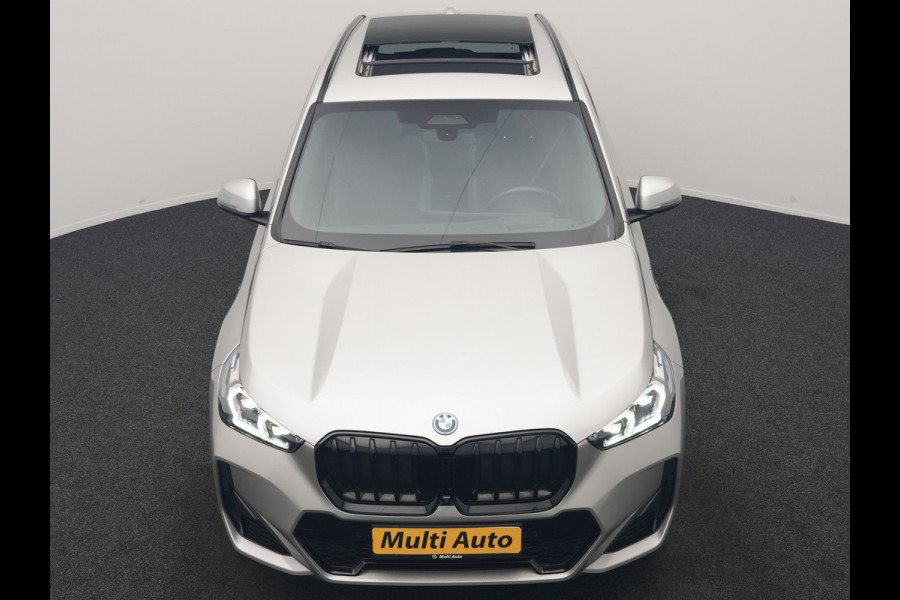 BMW X1 xDrive30e M Sport PHEV 326pk Dealer O.H. | SOH 95,9% | Trekhaak Af Fabriek | Panodak | Head Up | Adaptive Cruise | 360 Camera | Harman / Kardon | Alcantara Sportstoelen Massage & Memory | BLIS | Keyless | Stuur Verwarmd | Navigatie  Plug In Hybrid |