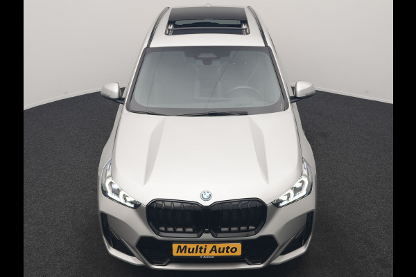 BMW X1 xDrive30e M Sport PHEV 326pk Dealer O.H. | SOH 95,9% | Trekhaak Af Fabriek | Panodak | Head Up | Adaptive Cruise | 360 Camera | Harman / Kardon | Alcantara Sportstoelen Massage & Memory | BLIS | Keyless | Stuur Verwarmd | Navigatie  Plug In Hybrid |