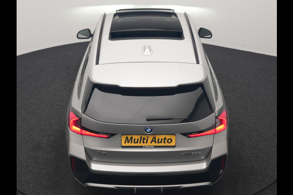 BMW X1 xDrive30e M Sport PHEV 326pk Dealer O.H. | SOH 95,9% | Trekhaak Af Fabriek | Panodak | Head Up | Adaptive Cruise | 360 Camera | Harman / Kardon | Alcantara Sportstoelen Massage & Memory | BLIS | Keyless | Stuur Verwarmd | Navigatie  Plug In Hybrid |