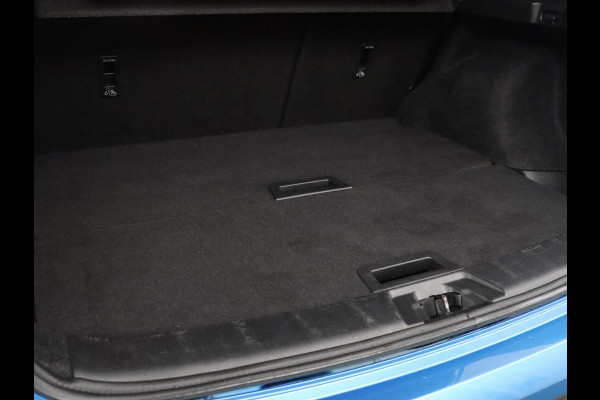 Nissan QASHQAI 1.2 Tekna + | Panoramadak | Leder | Memory | Trekhaak | Stoelverwarming | Cruise control | 360 Camera | Park assist | BOSE |  Climate control | Navigatie | Bluetooth | 19" velgen